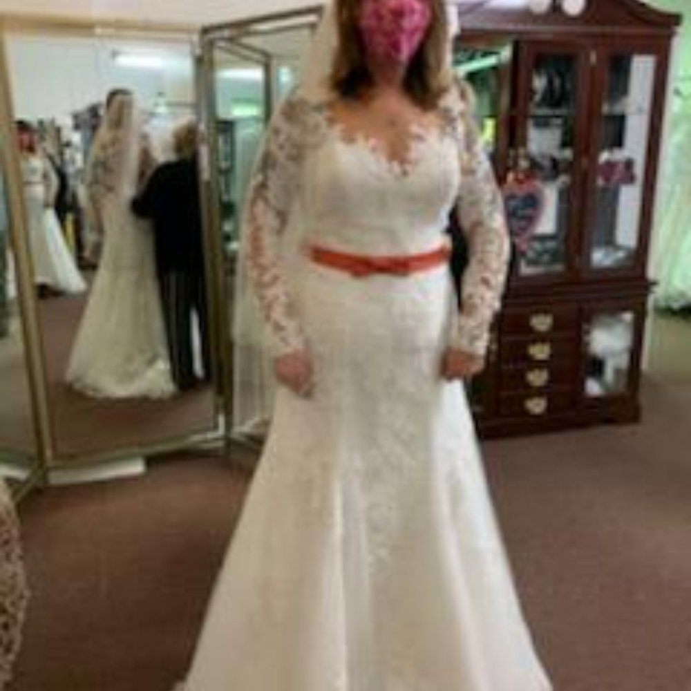 Wedding dress - Picture 5 of 6